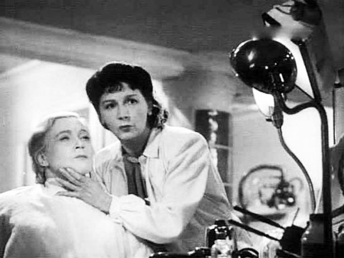«Такие губы, милочка, сейчас не носят!» - гримерша в фильме «Весна», 1947 г.