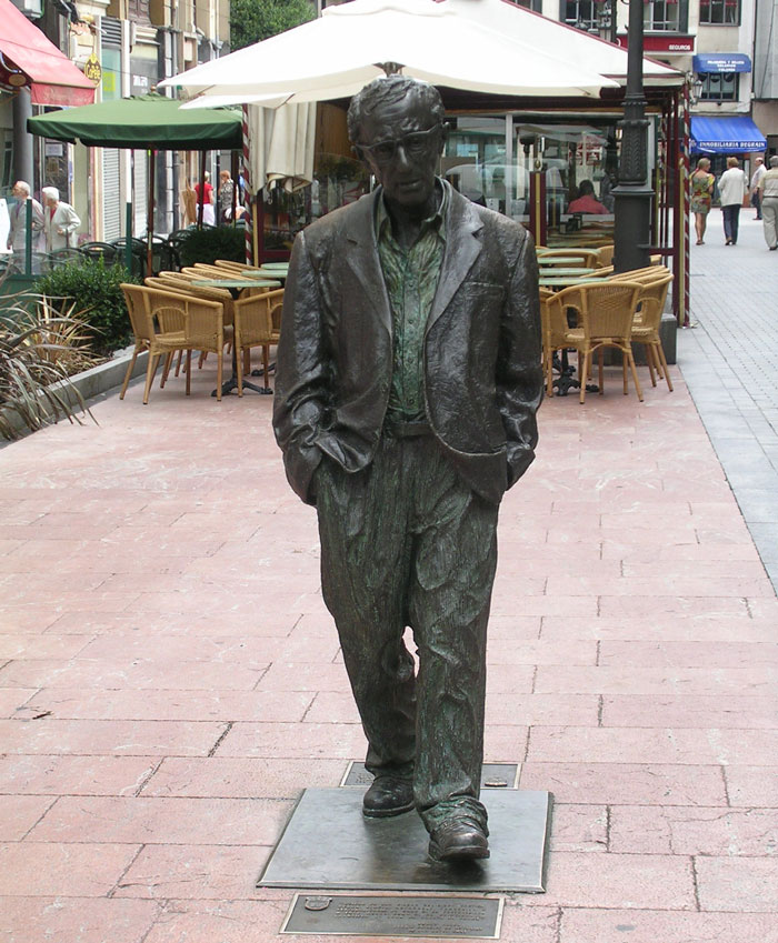 В городе Овьедо княжества Астурия есть памятник Вуди Аллену. Фото: wikimedia/Noemy Garsia Garsia 