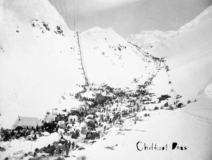 1898 год, лагерь золотоискателей, перевал Чилкут. Источник: wikipedia.org
