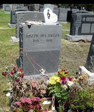 Могила Джо Дассена