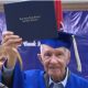 Американец в 93 года окончил школу