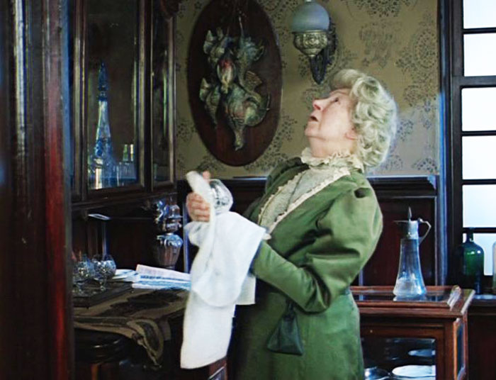 Рина Зеленая в своей последней роли — миссис Хадсон