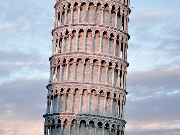 Пизанская башня стала ровнее