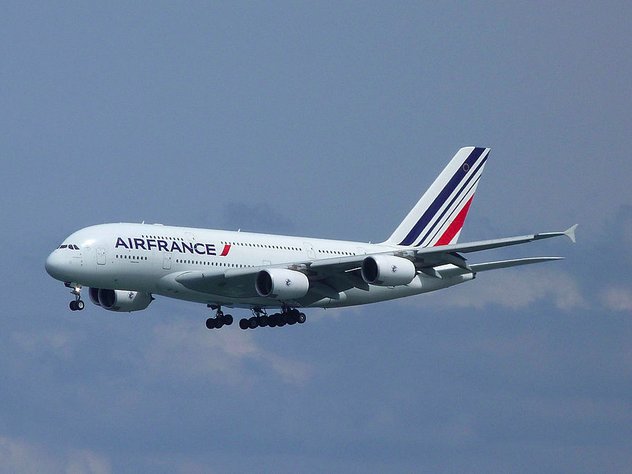 Самолет Air France развернули у границы с РФ