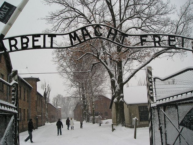 Aliens Games создала игру про концлагерь Освенцим