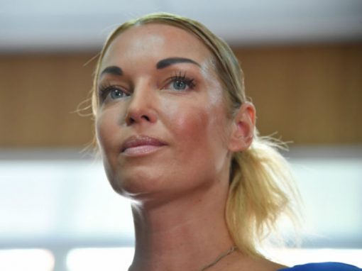 Волочкова пнула ногой собаку