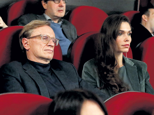 Судя по всему, у Бориса Григорьевича и его Полины медовый месяц выдался очень счастливым