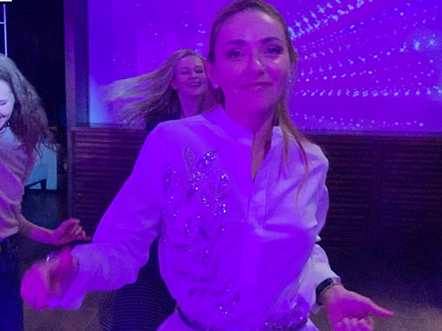 День рождения артиста прошел весело и с танцами