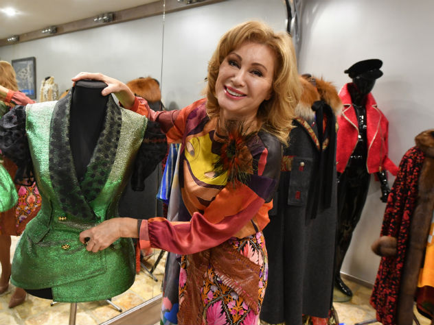 Вика Цыганова задумалась о продаже своих концертных костюмов