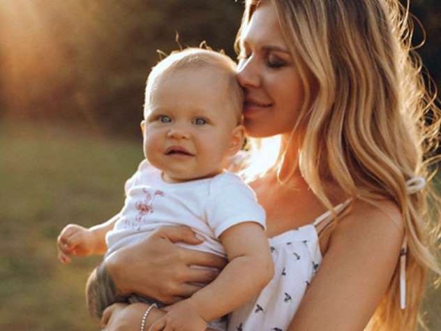 Фото Риты Дакоты с дочкой