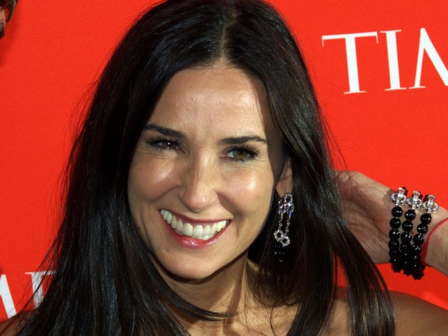 Деми Мур тайно встречается со стилисткой из Сербии