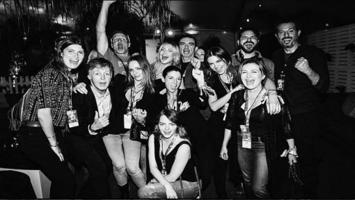 Эмма Стоун с друзьями, среди которых - Пол Маккартни и Вуди Харельсон