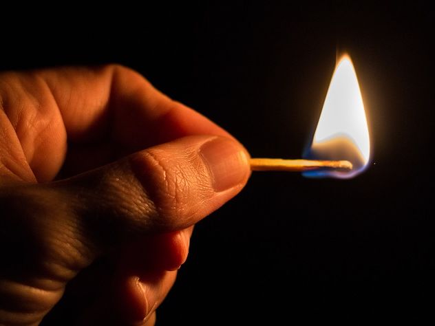 Женщина сожгла машину любовника