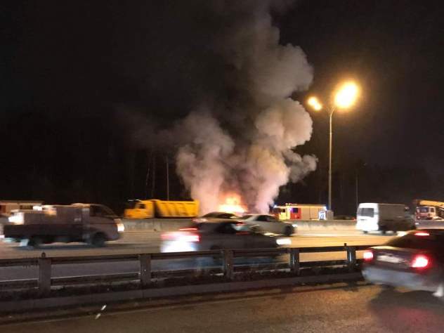 На МКАД загорелся автобус