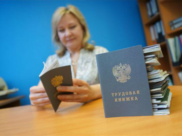 Личные связи россияне считают самым надежным способом устроиться на работу