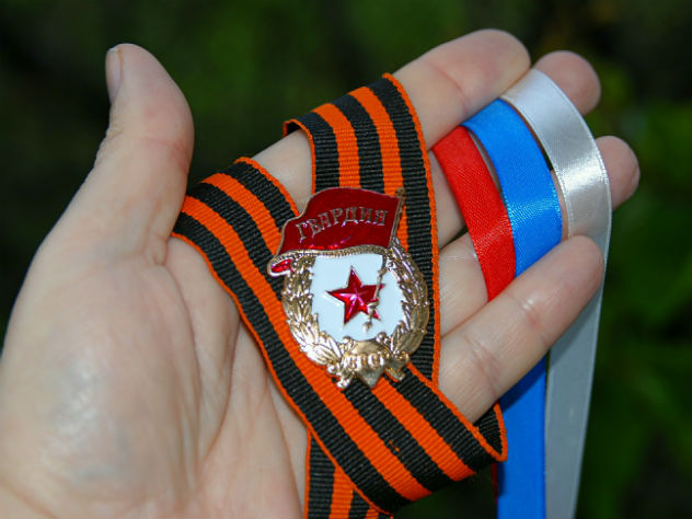 Россиянин не смог попасть на Украину из-за георгиевской ленточки на чемодане