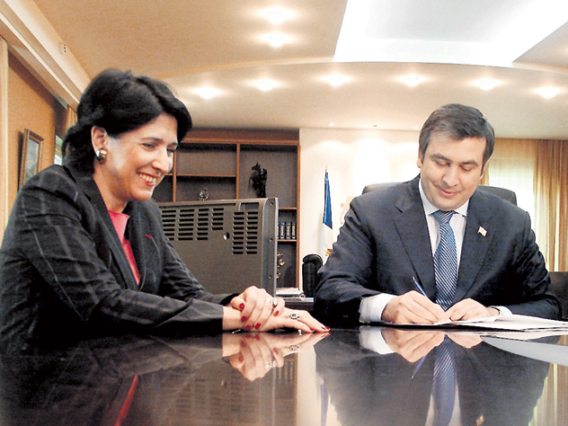 Когда Саломе Зурабишвили разругалась с Михаилом Саакашвили, она заявила даже, что он первый начал войну с Россией. На волне ненависти к Мишико её и выбрали