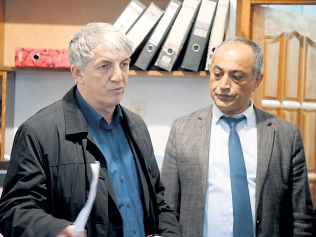 Хизри АБАКАРОВ (слева) устроил разнос Касуму ЮСУПОВУ