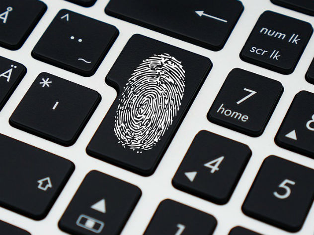 Новый скандал с «выброшенными» в общий доступ личными документами может разгореться в России