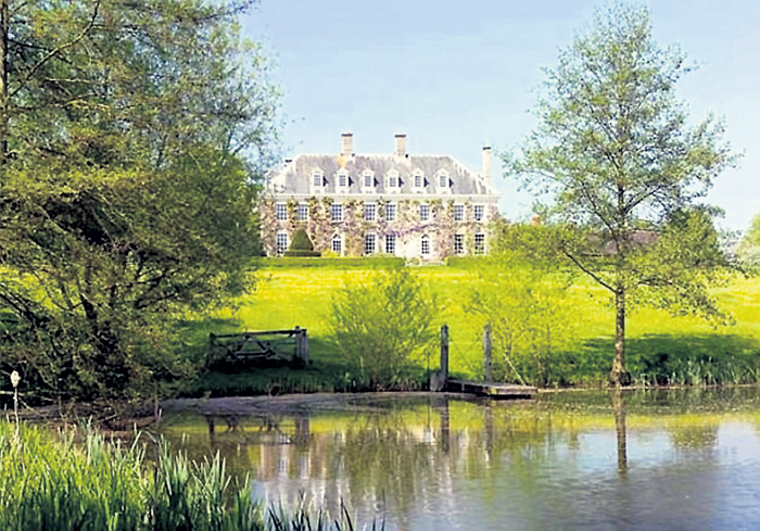 В особняке ХЕРЛИ 13 спален и пять ванных