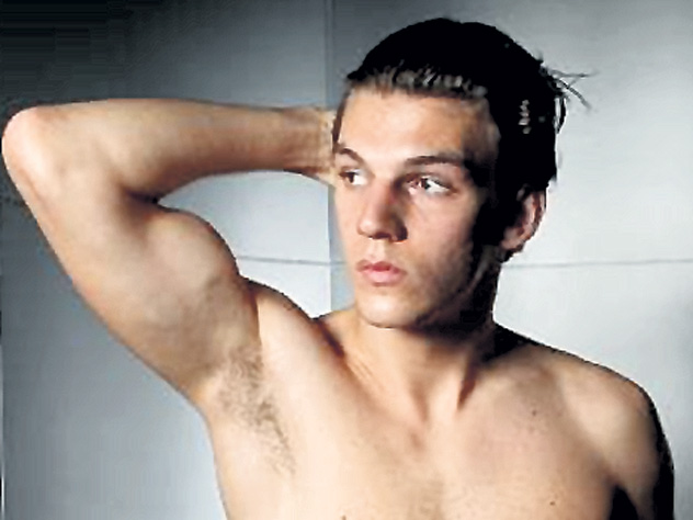 Майлза пырнули ножом чуть ли не в центре Лондона, но преступников хвалёные британские сыщики не нашли и за восемь месяцев