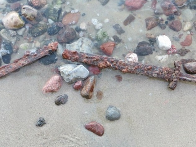 Уникальный меч, история которого восходит к Х веку, обнаружили археологи. Во время раскопок на юго-западе Турции в провинции Анталья, исследователи нашли важную находку.