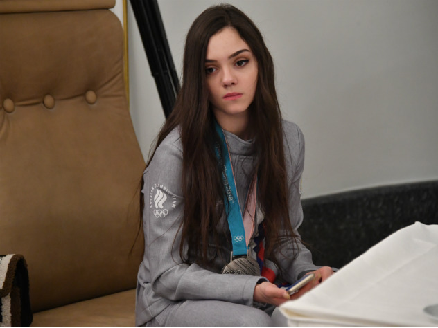 Евгения Медведева практически прекратила общаться на русском