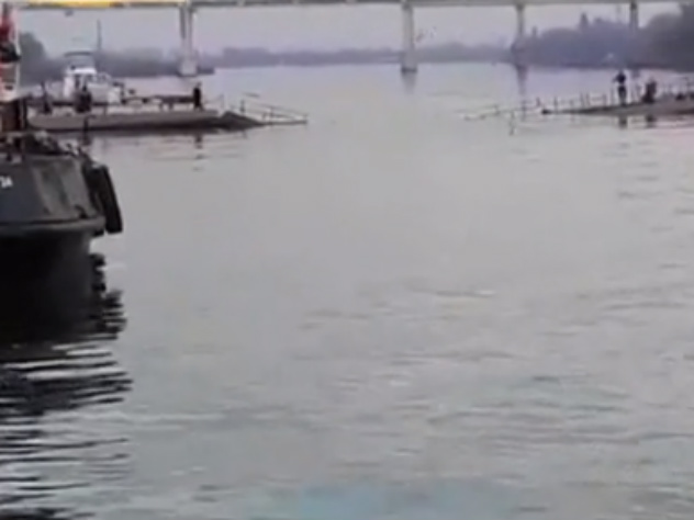 В Ростове-на-Дону затонула часть понтонного моста
