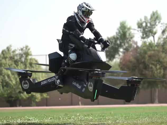 Мотоцикл поднимается на пять метров и разгоняется до 96 км/ч