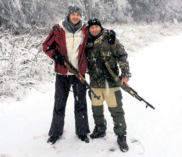 На охоте с двоюродным старшим братом Антоном, майором МВД (на фото он справа)