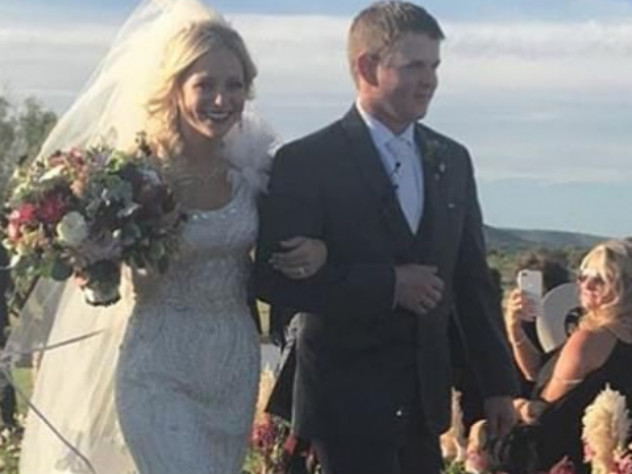 В США новобрачные разбились на вертолете через два часа после свадьбы