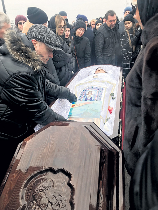Андрей РАЗИН, купивший покойному место на Троекуровском кладбище, положил в гроб виниловые пластинки с его песнями