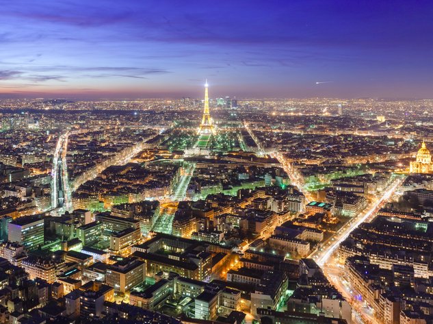 Париж назвали лучшим городом для отдыха матерей