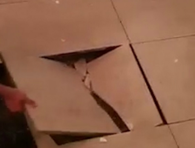 кафельный пол