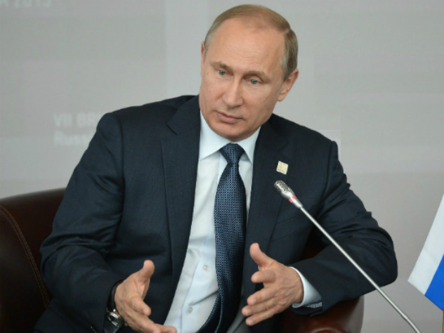 Путин предложил декриминализировать ряд статей УК