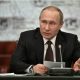 Владимир Путин призвал чиновников обращать внимание на реальные доходы россиян, а не на "средние" бумажные показатели