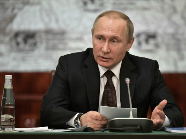 Владимир Путин призвал чиновников обращать внимание на реальные доходы россиян, а не на "средние" бумажные показатели