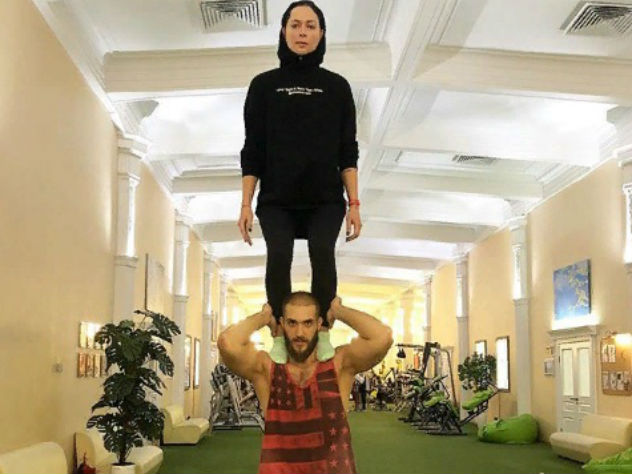 Самбурская занялась акробатикой