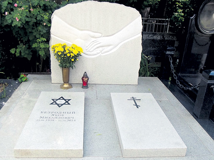Мужа актрисы похоронили на Ваганьковском кладбище. Рядом с ним Наталья Петровна подготовила место для себя