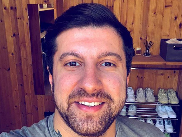 Блогер Амиран Сардаров попал в аварию