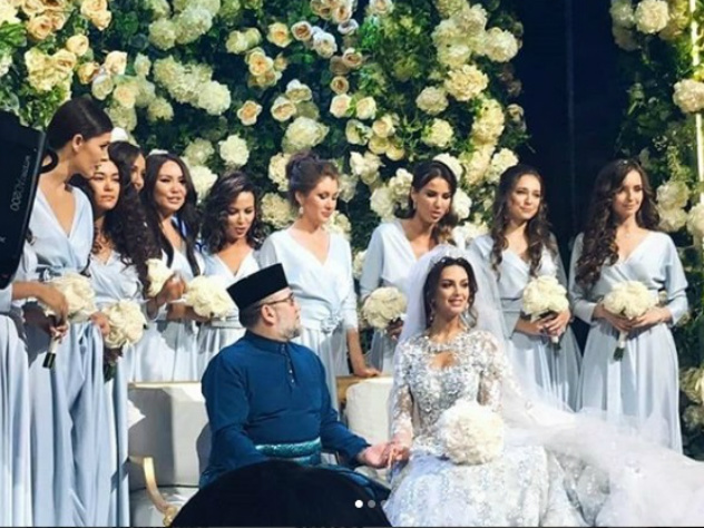 малайзийский король женился на «мисс москва» оксане воеводиной