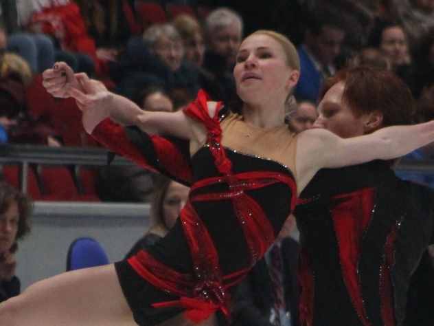 Евгению Тарасову отвезли в клинику после удара об лед