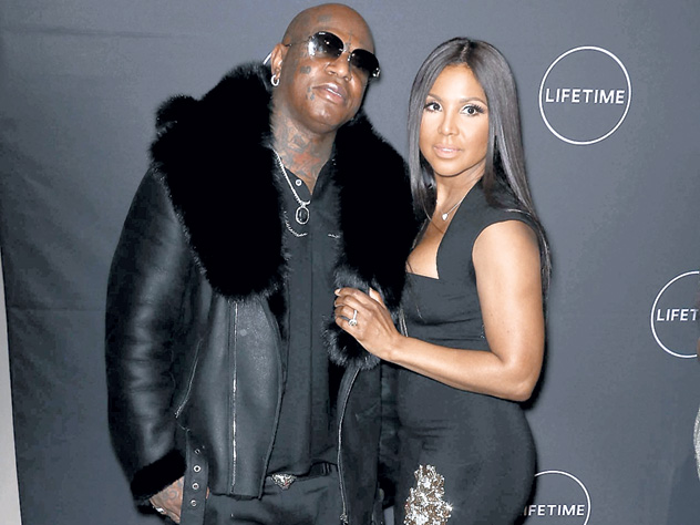 Брайан не поскупился на подарок невесте, но, скорее всего, ему придется раскошелиться на новый презент