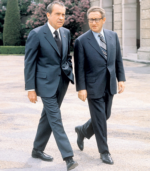 37-й президент США Ричард НИКСОН и госсекретарь Генри КИССИНДЖЕР - кураторы военного переворота