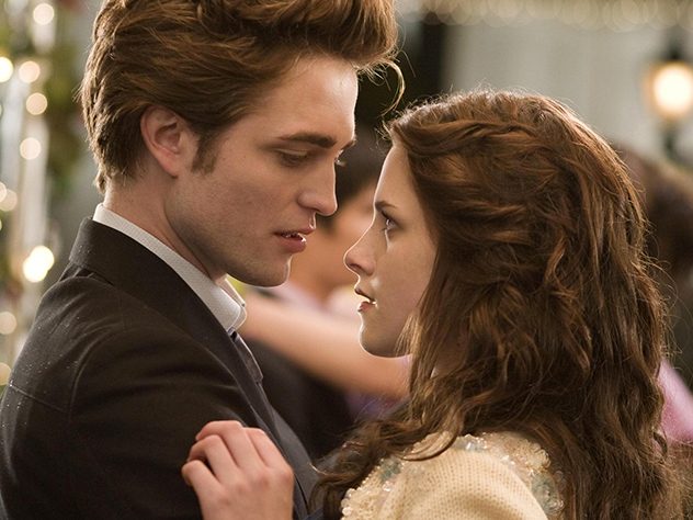Эдвард и Белла. Кадр из фильма «Сумерки»