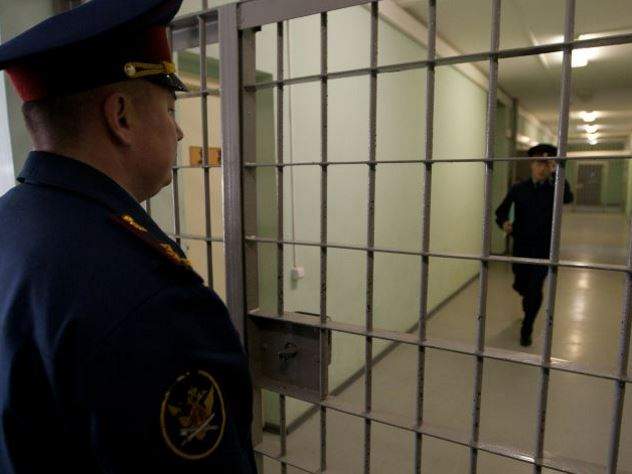 Изнасиловавших дознавателя МВД в Уфе арестовали