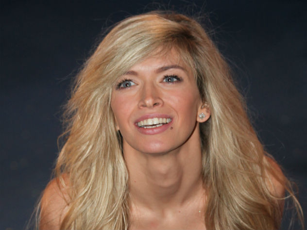 Золотой образ Веры Брежневой - фото