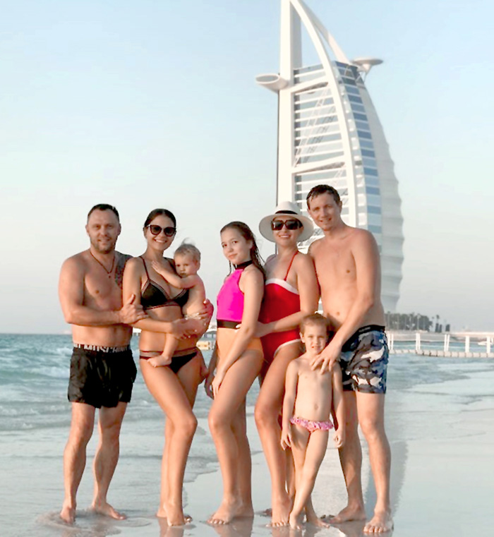 Роман Павлюченко (справа) с семьей и друзьями отрывался в Дубае