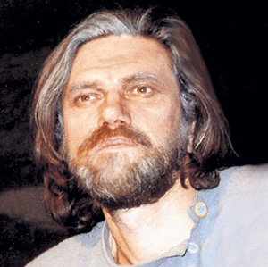 Зятя актрисы, Владимира Михайлова, в 2003 году убил случайный алкоголик на улице, которому не хватало денег на выпивку