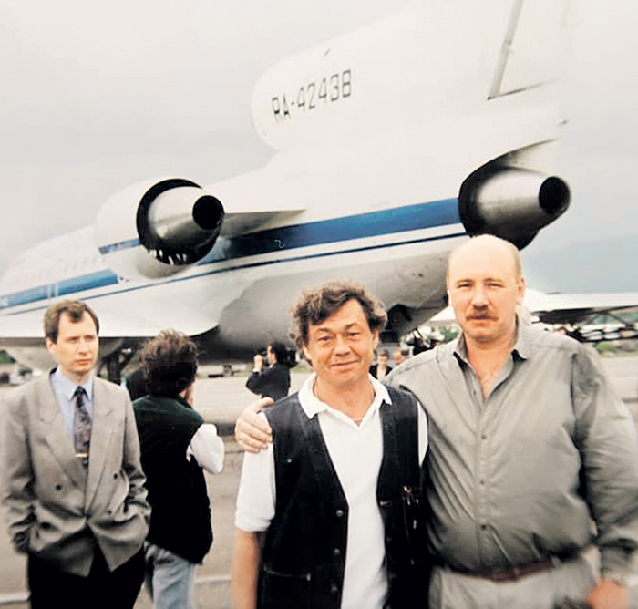 Наш репортёр Сергей Дадыгин слева